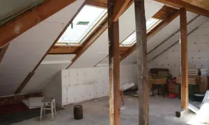 Ile kosztuje adaptacja poddasza? Poznaj ukryte wydatki i oszczędności