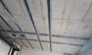 Jak wzmocnić strop betonowy i uniknąć kosztownych napraw