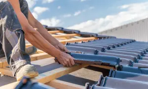 Jak układać dachówkę - uniknij najczęstszych błędów w instalacji