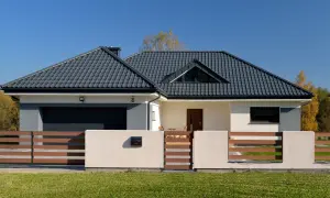 Ile waży paleta dachówki? Zaskakujące różnice w wagach!