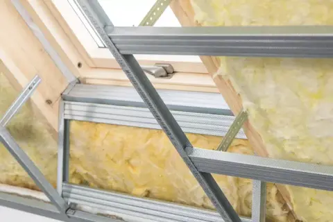 Jakie płyty na poddasze? Wybierz najlepsze materiały do izolacji i podłóg