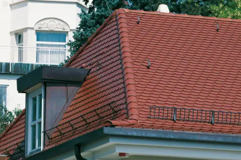 Ile dachówek karpiówek w koronkę potrzebujesz na m2? Sprawdź teraz