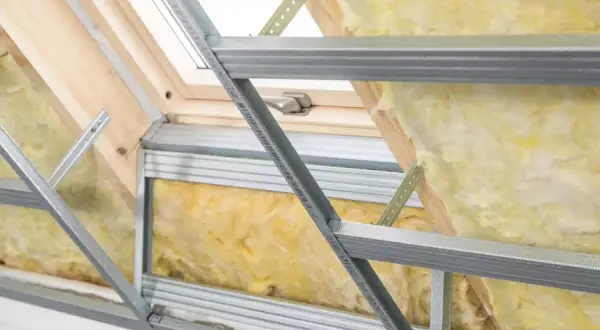 Jakie płyty na poddasze? Wybierz najlepsze materiały do izolacji i podłóg