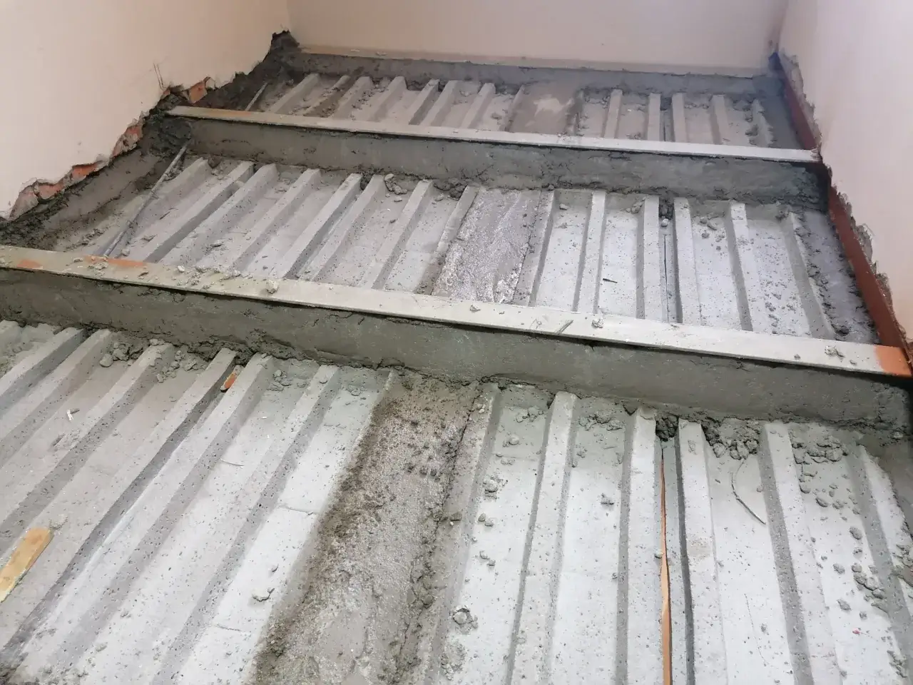 Zdjęcie Jak wzmocnić strop betonowy i uniknąć kosztownych napraw