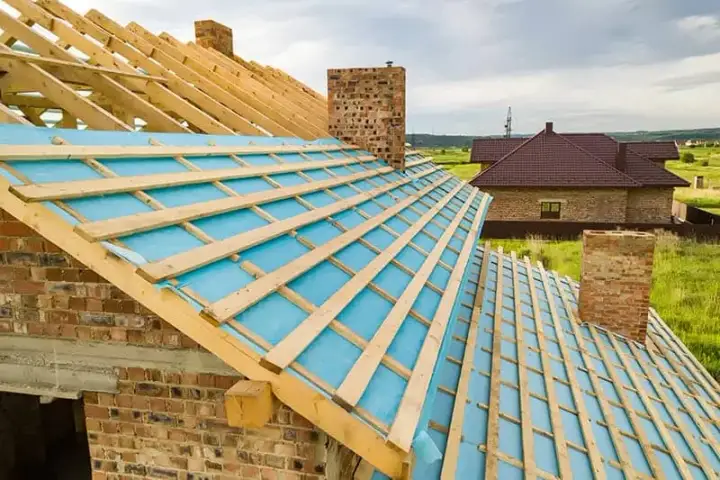 Jakie krokwie pod dachówkę? Kluczowe wymiary dla stabilności dachu